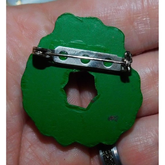Hand Painted Holiday Wreath Brooch - Picture 3 of 3